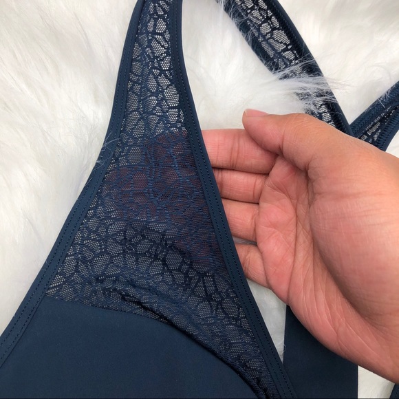 Lululemon• twist and train lace insert sports bra - Picture 5 of 8